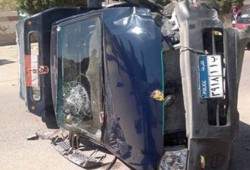 سيناء : بالأسماء.. اصابات بالغة في انقلاب سيارة شرطة بالعريش منها نزيف بالمخ وخلع بالركبه