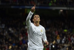 بـ10 لاعبين.. رونالدو يقود ريال مدريد للفوز على برشلونة في عقر داره .. فيديو