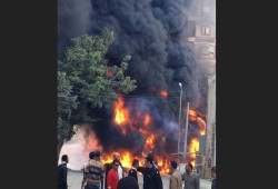تفاصيل حريق الإسكندرية الهائل .. السبب احتراق ناقلة مواد بترولية (فيديو)