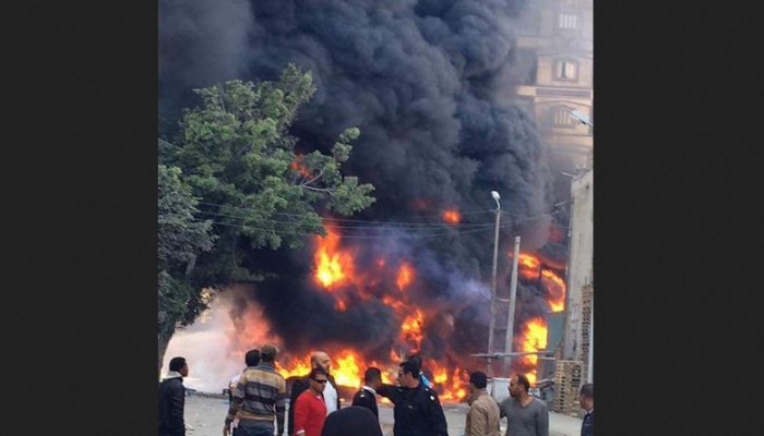 شاهد .. فيديو صادم للحظة اشتعال النيران في ناقلة بترول الإسكندرية