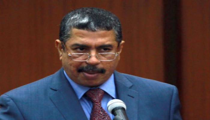 إقالة رئيس الحكومة اليمنية خالد بحاح .. وتعيين "الأحمر" نائبا للرئيس