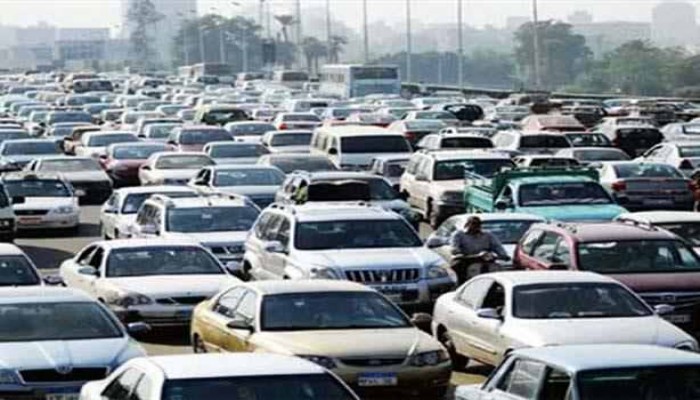 شلل مروري بصحراوي وادي النطرون عقب انقلاب سيارة محملة بـ44 طن زيت