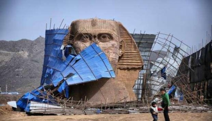 الصين تهدم نسخة "أبو الهول" بعد شكوى مصر لليونيسكو