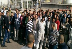 الاسكندرية : اعتصام عمال شركة الأسترين بميناء الدخيلة بسبب عدم صرف الرواتب