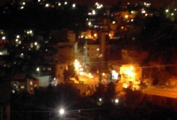 مواجهات في صوريف والاحتلال يخطر بهدم منزل الأسير اغنيمات