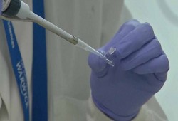 افتتاح أول مصنع للحمض النووي في بريطانيا