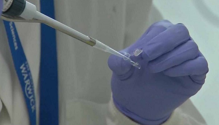 افتتاح أول مصنع للحمض النووي في بريطانيا