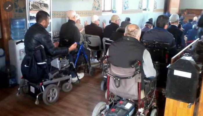 ولاية تركية تطلق خدمة توصيل المعوقين إلى صلاة الجمعة