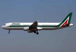 الخطوط الإيطالية تلغى رحلتين بين القاهرة وروما