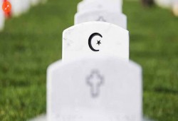 الكنيسة اليونانية تخصص أرضًا لأول مقبرة للمسلمين بأثينا