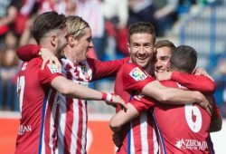 أتليتيكو ينتزع الوصافة من الريال وينذر برشلونة المتصدر (فيديو)