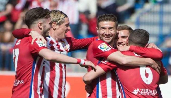 أتليتيكو ينتزع الوصافة من الريال وينذر برشلونة المتصدر (فيديو)