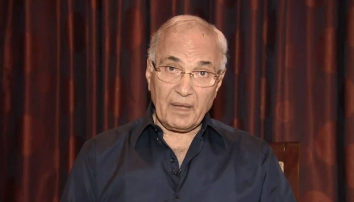 "صراع أجنحة الانقلاب" .. شفيق يكيل الاتهامات للسيسي بالفشل والإخفاق المتكرر والتفريط في أراضي مصر