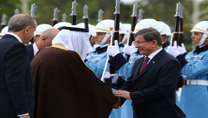 "أردوغان" و "أغلو" يستقبلان "سلمان" في القصر الرئاسي بأنقرة