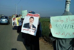 سلسلة بشرية لحرائر كفر سعد : " ارحل يا فاشل ... قوتنا في وحدتنا "