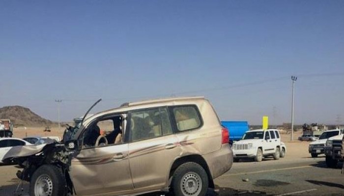 مصرع سائح صينىي وإصابة 4 آخرين فى حادث تصادم سيارتين على طريق سفاجا