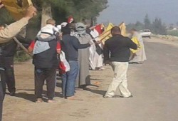 أهالي النوبارية يتظاهرون تحت شعار "السيسي باع ارض ونيل"