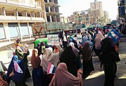 مسيرة لثوار منيا القمح تندد ببيع السيسي لأرض مصر