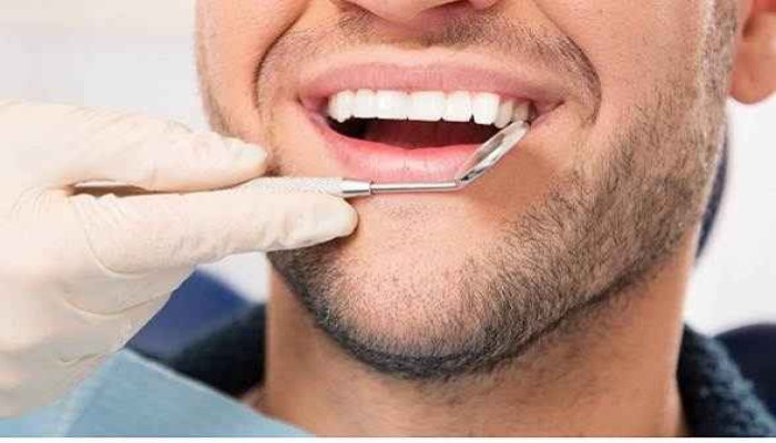 5 أطعمة توقف نزيف اللثة وتحسن صحة الفم