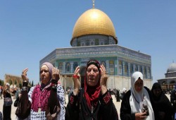 65 ألف مصل يؤدون الجمعة في الأقصى