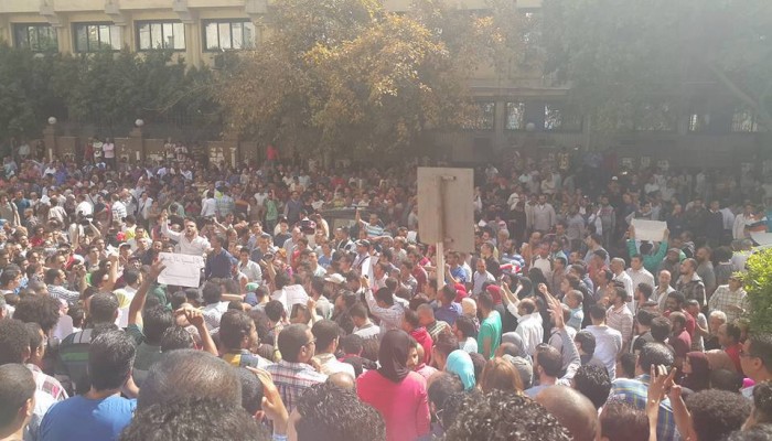 وقفة حاشدة رفضا لبيع اراضي مصر أمام نقابة الصحفيين