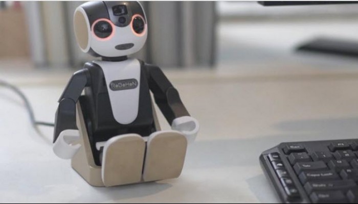 وول ستريت جورنال: شارب تطرح أول هاتف روبوت في العالم