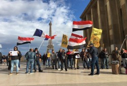 وقفة بباريس رفضا لبيع أرض مصر