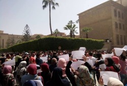 تظاهرات حاشدة بجامعتي الاسكندرية وطنطا تحت عنوان "الطلاب مش هتبيع"