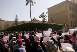 تظاهرات حاشدة بجامعتي الاسكندرية وطنطا تحت عنوان "الطلاب مش هتبيع"