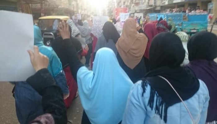 مسيرة حاشدة لحرائر المنتزه بالإسكندرية للتنديد ببيع أراضى مصر