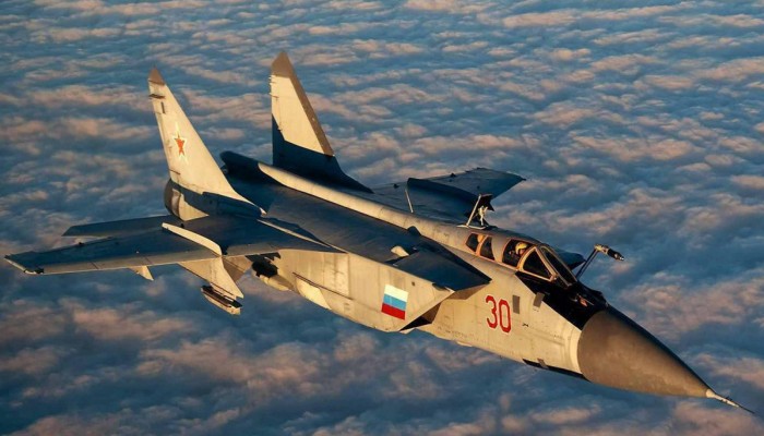 مقاتلة روسية تعترض طائرة أمريكية