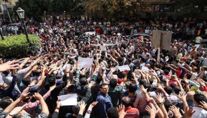 أحلام فتى ثوري على المعاش