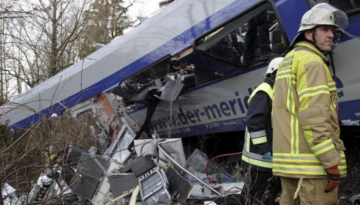 لعب موظف قطارات بهاتفه الذكي يتسبب في حادث تصادم قطارين بألمانيا