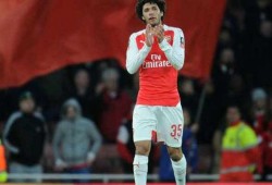 نهاية الحلم.. النني يشارك في تعادل أرسنال الكارثي أمام كريستال