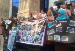 وقفة احتجاجية لأهالي الصحفيين المعتقلين على سلالم النقابة