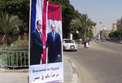 "صفقات سلاح" .. 20 مليار جنيه ثمن زيارة "هولاند" للسيسي