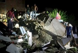 ارتفاع عدد ضحايا زلزال الإكوادور إلى 272 قتيلا و2500 مصابا