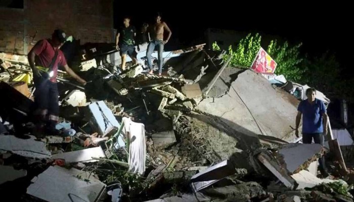 ارتفاع عدد ضحايا زلزال الإكوادور إلى 272 قتيلا و2500 مصابا