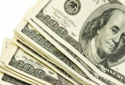 الدولار يقفز لمستوى تاريخي ويسجل 10.73 جنيه في السوق السوداء