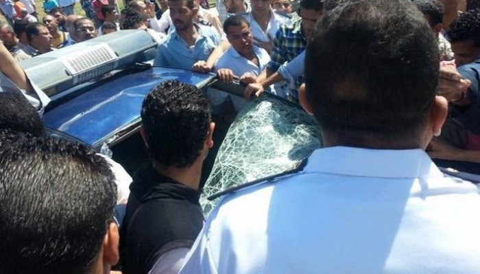 عمال مدينة الرحاب يقطعون الطريق احتجاجًا على مصرع زميلهم على يد الشرطة