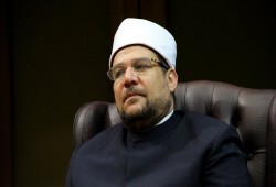 شاشة LED في "حمام" وزير أوقاف الانقلاب من أموال الشعب!