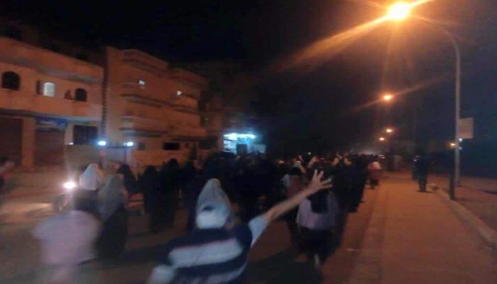 فعالية ليلية بمدينة العاشر للمطالبة بالإفراج عن المعتقلين