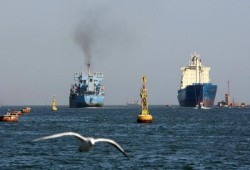 الصين تحث سفنها استخدام طريق الملاحة الشمالي بدلاً من قناة السويس