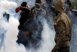 أمن الانقلاب يطلق الغاز على مشجعي الأهلي أمام استاد برج العرب