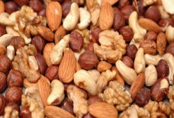 المكسرات تقلل الإصابة بسرطان القولون بنسبة 69% للرجال و81% للسيدات