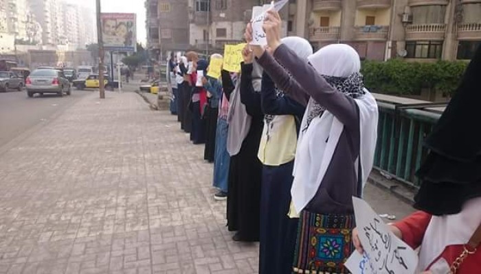 وقفة لحرائر الاسكندرية رفضا للانقلاب وبيع الوطن