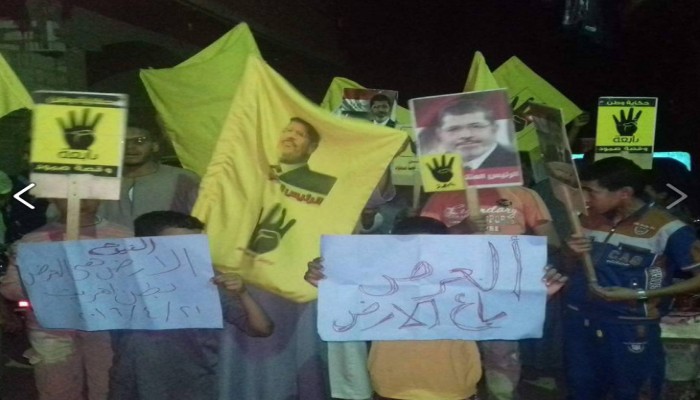 مسيرة ليلية بيوسف الصديق تندد ببيع أراضى مصر