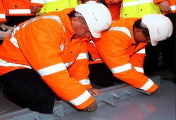 أردوغان وأوغلو يشاركان في تركيب القطعة الأخيرة من "جسر خليج إزميت المعلق"