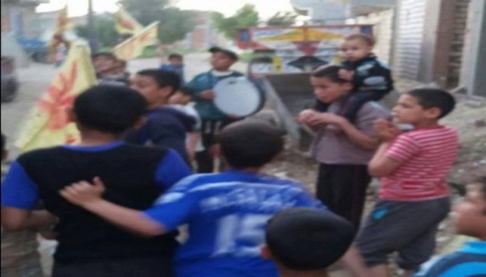 أطفال حوش عيسي يهتفون في مظاهرة حاشدة "عواد باع أرضك يا غلبان"