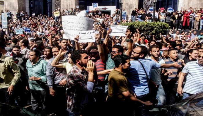 الانقلاب يمنع 800 ألف عامل بـ"الغزل والنسيج" من مظاهرات 25 إبريل